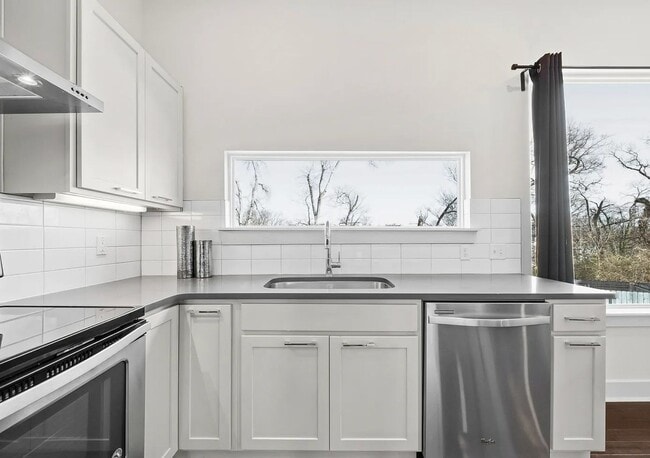 Building Photo - 1240 2nd Ave S