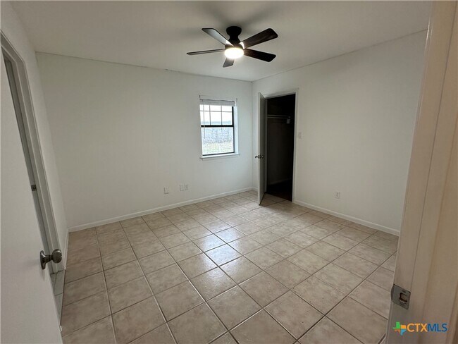 Building Photo - 136 Discovery Ln