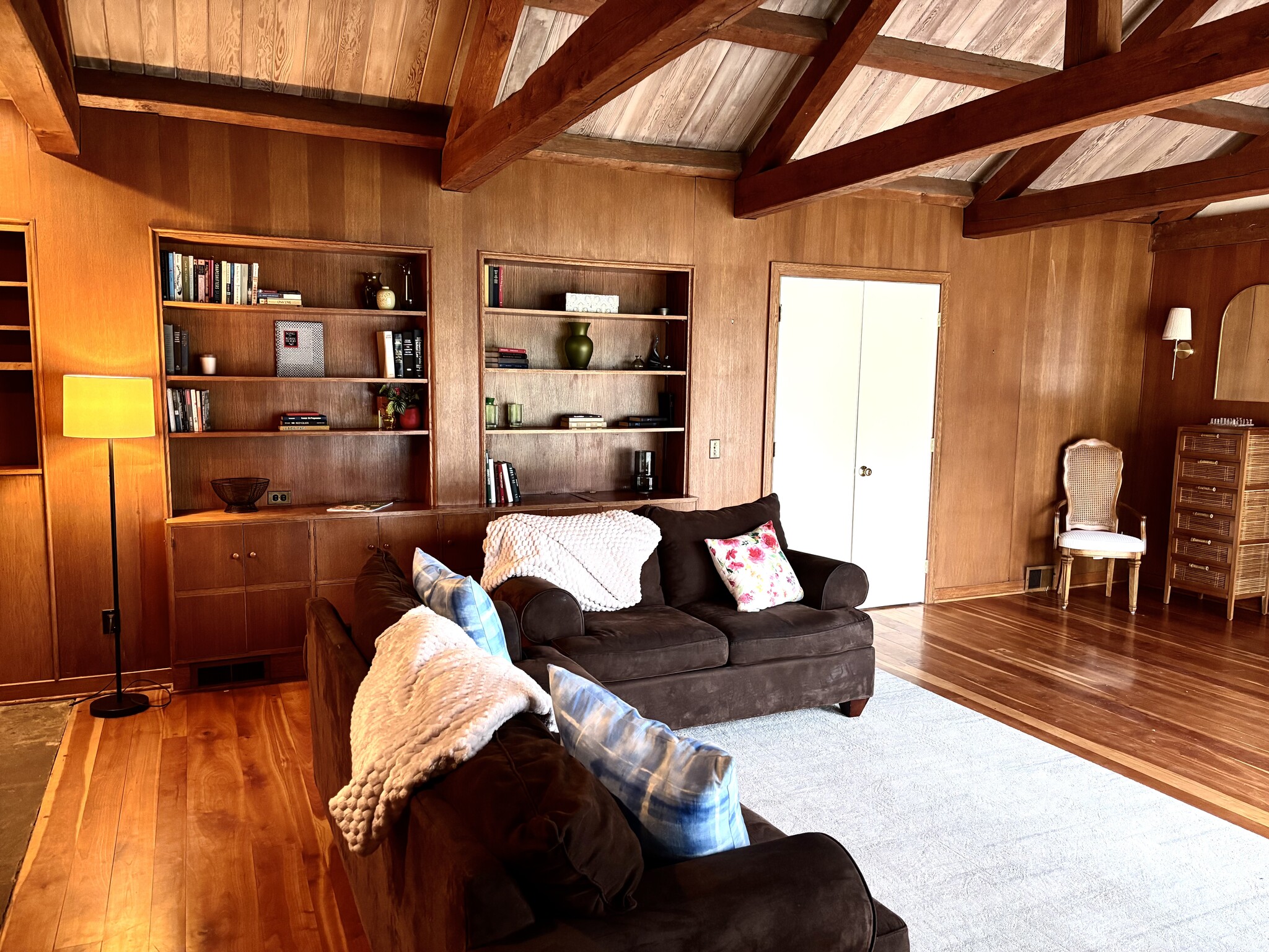 Library and TV room - 439 Allens Creek Rd