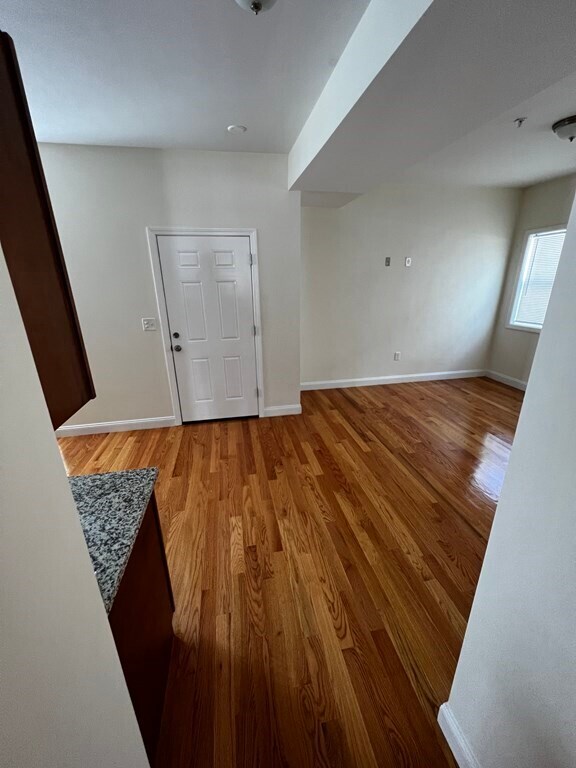 Building Photo - 53 Woodford St