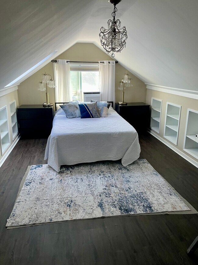 Top floor suite. 500 sq ft. with fireplace, HUGE walk-in closet, seperate study area - 110 NE 40th St