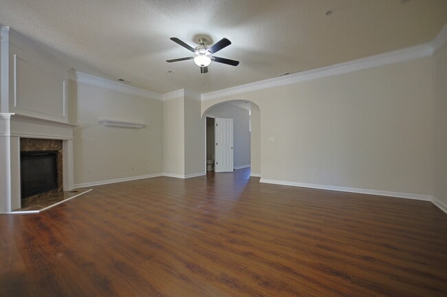 Great Room - 220 Azalea Cir