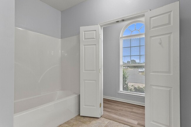 Building Photo - Nice 3 Bed 2 bath Home Available! Schedule Your Tour Today!