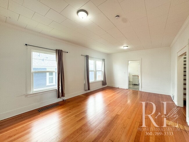 Building Photo - Light-Filled Home with Vaulted Ceilings, Bonus Basement & Walkable Location