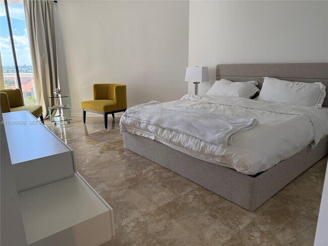 Building Photo - 3610 Yacht Club Dr