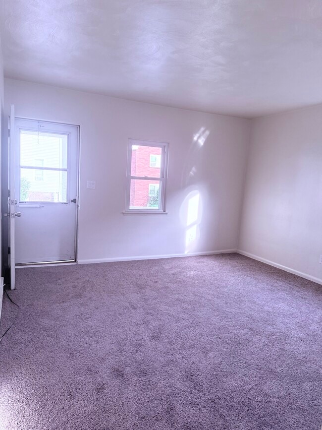 Building Photo - 1407 Elm St