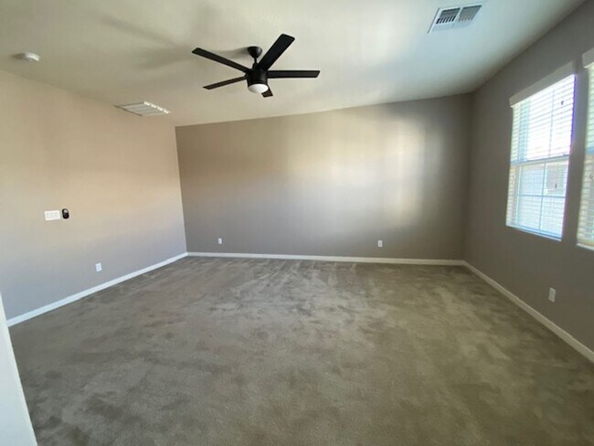Building Photo - 2705 S Valle Verde