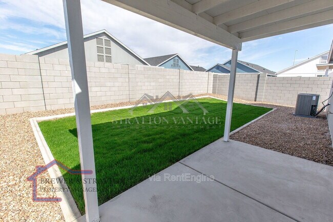 Building Photo - 2324 W Mobile Ln