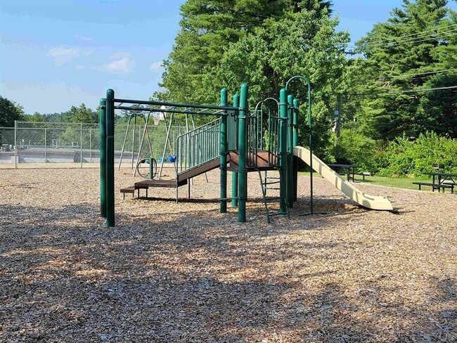 Building Photo - 136 Mammoth Rd