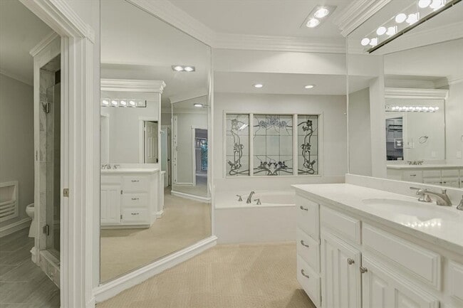 Building Photo - 4000 Belmont Park Dr