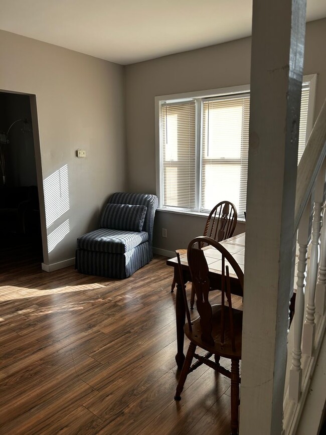 Building Photo - 1143-1145-1145 S Plymouth Ave