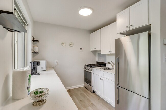 Building Photo - 2710 Macomb St NW