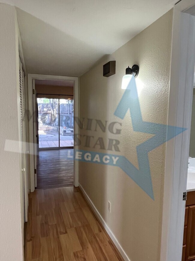 Building Photo - Charming 3 bedroom move-in ready