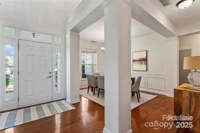 Building Photo - 2003 Red Carpet Ct