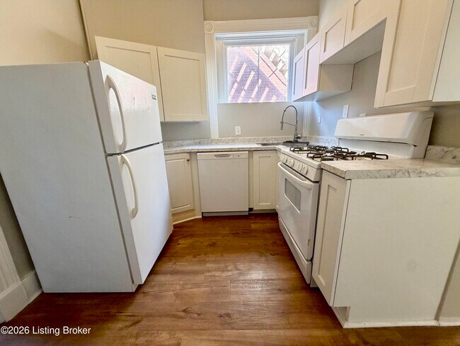Building Photo - 1466 St James Ct