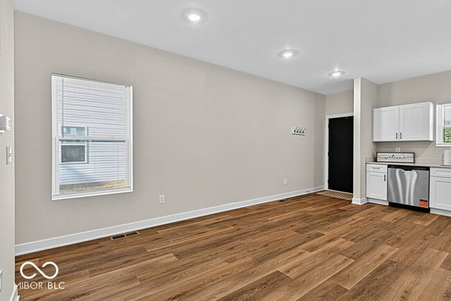 Building Photo - 4456 Caroline Ave