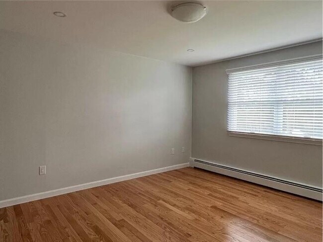 Building Photo - 14 Summer St