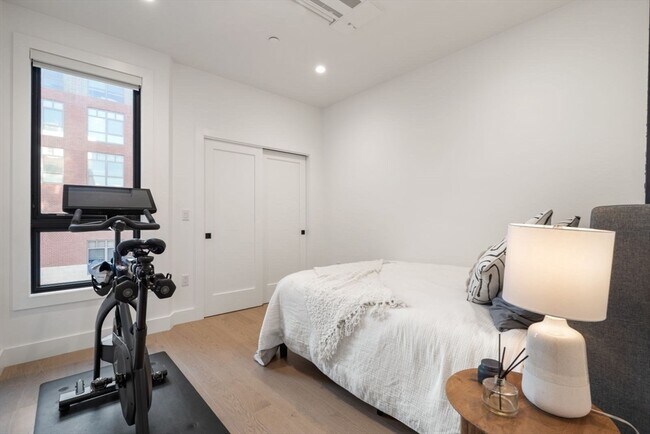 Building Photo - 75 W Broadway