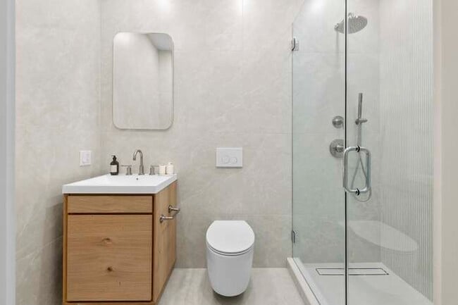 Building Photo - Hawt