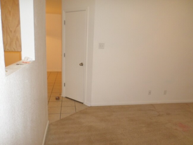 Building Photo - 1310 Chips Dr