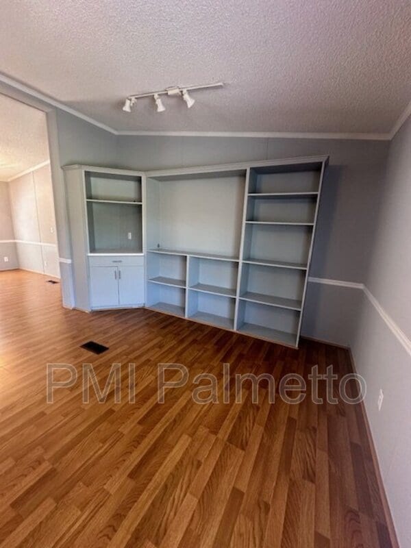 Building Photo - 760 Murray Lindler Rd