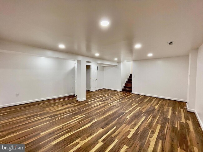 Building Photo - 1402 Mullins St