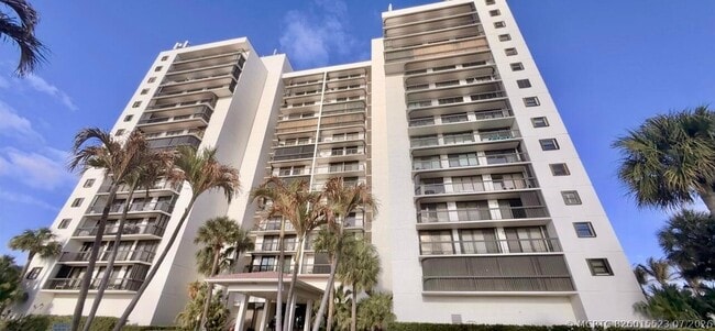 Building Photo - 3100 N Hwy A1A