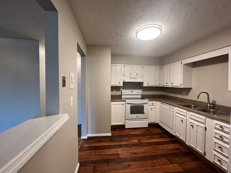 Interior Photo - Cedar Heights