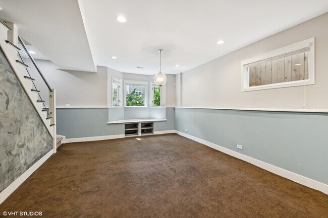 Building Photo - 1730 W Barry Ave
