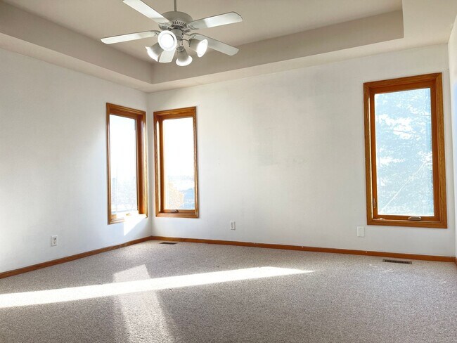 Building Photo - Northwest Omaha Gem: 2,700 Sq Ft, 3-Bedroom, Walk-Out Finished Basement, Fenced Yard, 3-Car Garag...