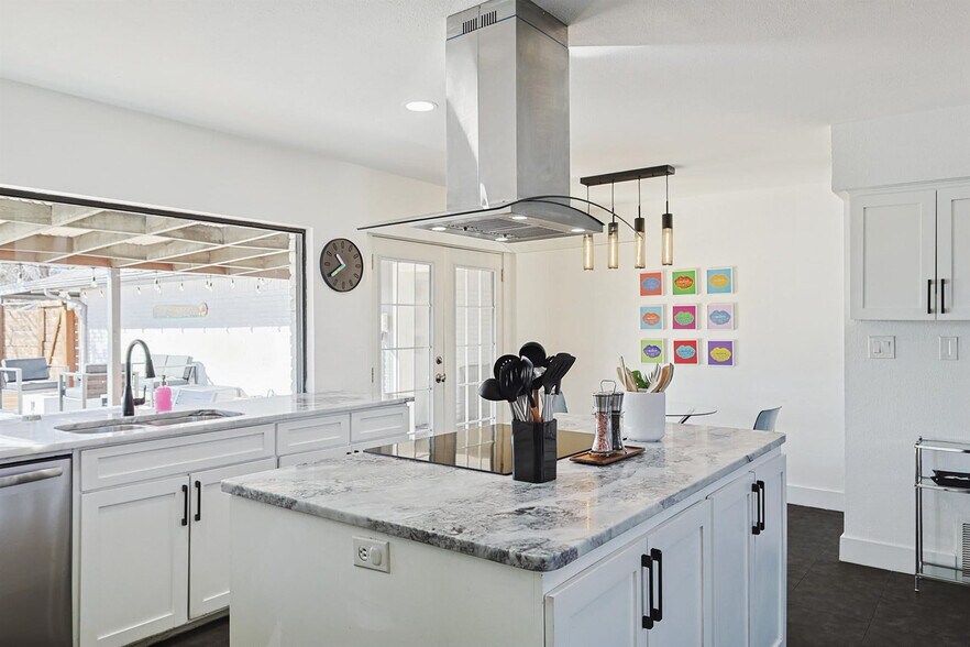 Building Photo - 313 Melorine Dr