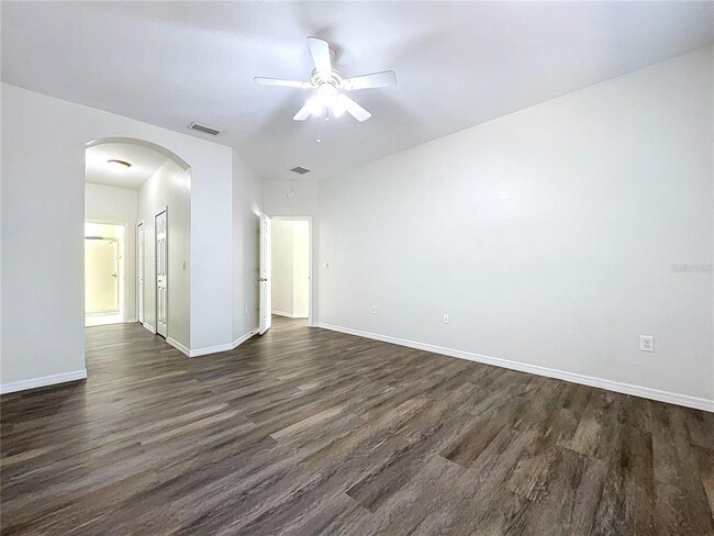 Building Photo - 5549 Autumn Shire Dr