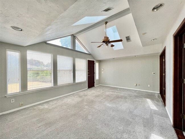 Building Photo - 2732 Parkhaven Dr
