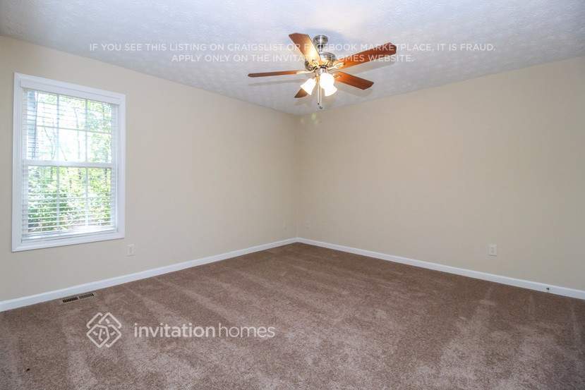 Building Photo - 1012 Foxhollow Tr