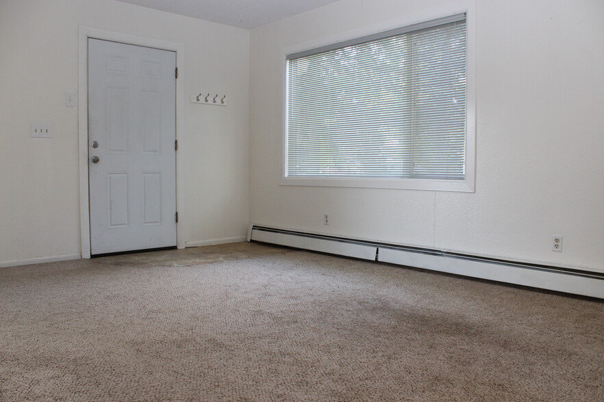 Living area - 3221 E 43rd Ave