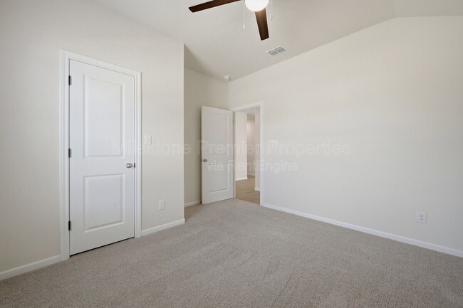 Building Photo - 1819 Boxwood Dr