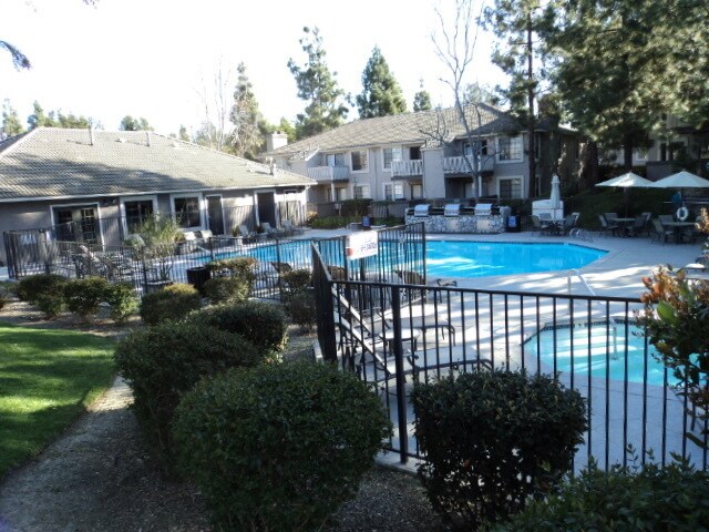 Building Photo - Stylish 2-Bedroom Condo in Sought-After Ca...