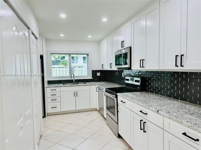 Building Photo - 8115 SW 82nd Pl