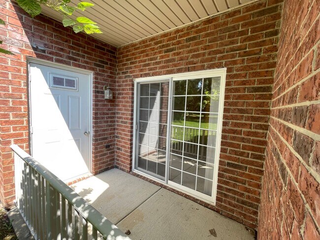 Building Photo - Shelby TWP 2-BR, 2-BA with Attached Garage, Lower Unit, Immediate Occupancy