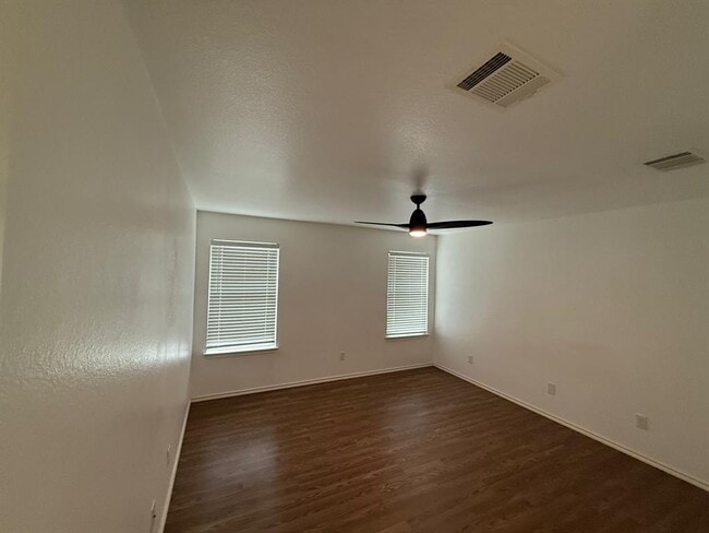 Building Photo - 18121 Skysail Dr