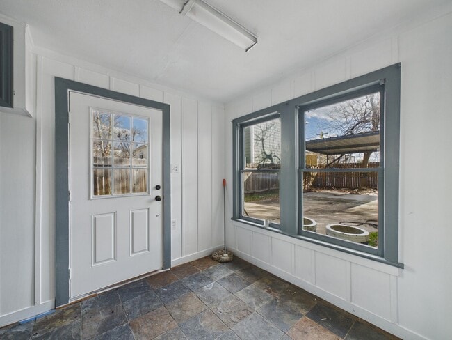 Building Photo - 1334 W 21st St