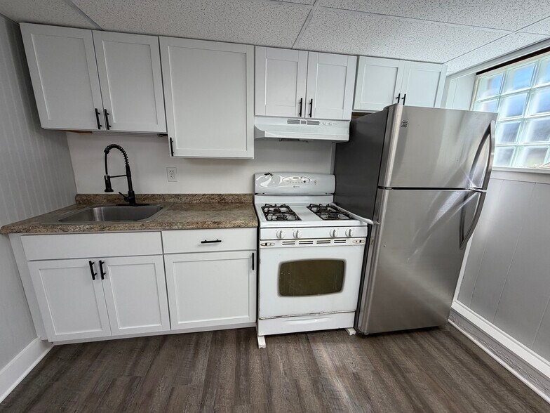 Building Photo - 141 N Main St