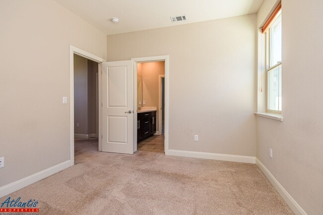 Building Photo - Gorgeous Home | Designer Materials | Desirable Location