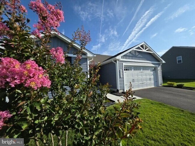 Building Photo - 38493 Barberry St