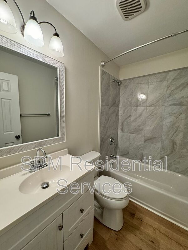 Building Photo - 1703 S 41st St
