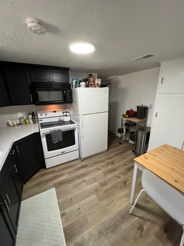 Building Photo - 990 E 300 S