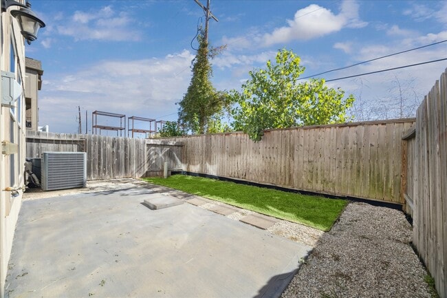 Building Photo - 10709 Madden Oaks Pl