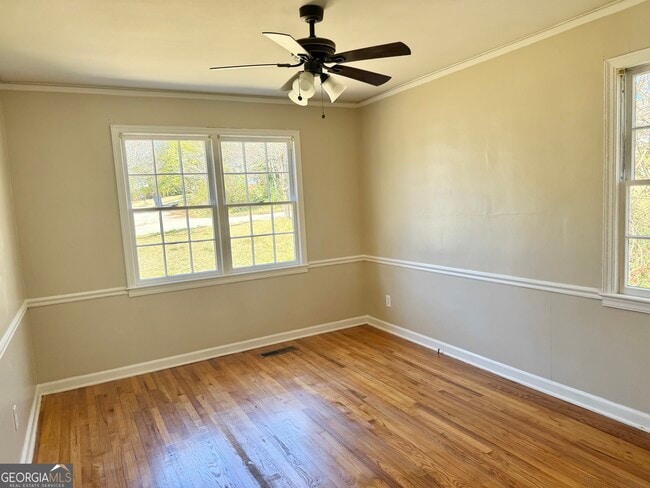 Building Photo - 214 Beechwood Cir