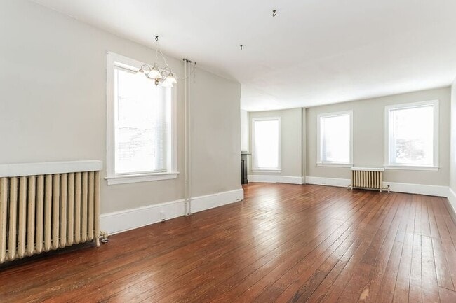 Building Photo - 1003 W Main St