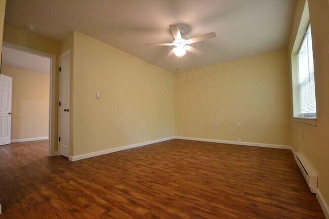 Building Photo - Longton Apartments